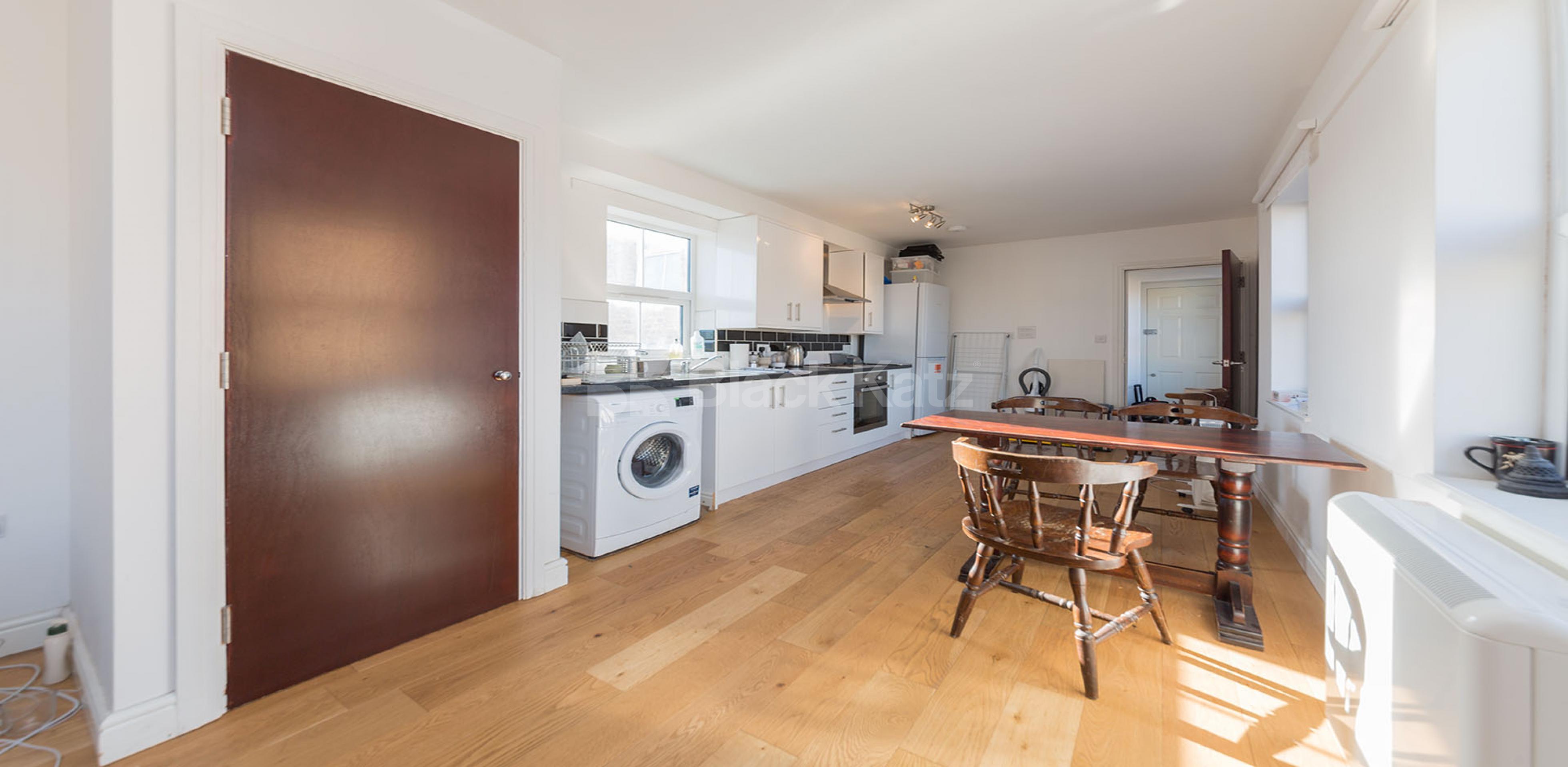 			1 Bedroom, 1 bath, 1 reception Apartment			 Springdale Road, NEWINGTON GREEN-STOKE NEWINGTON N16
